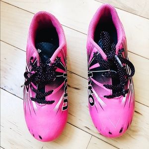 Umbra Girl’s soccer cleats